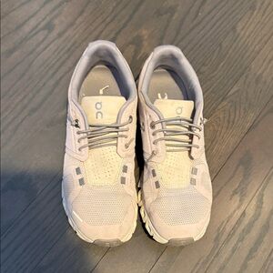On Running Soft Gray Athletic Shoes